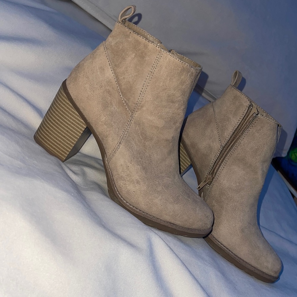 tan boots only worn once